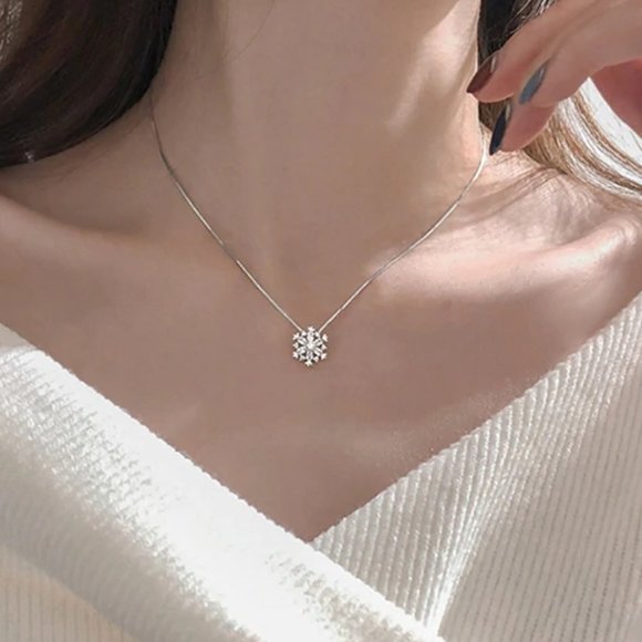 Jewelry - *NEW Sterling Silver Diamond Snowflake Necklace